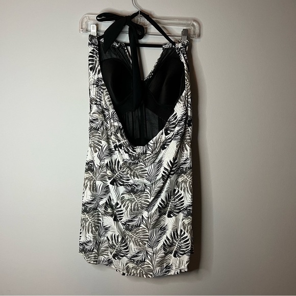 Women’s Simply Fit black and white banana leaf printed one piece swim suit 1X - Picture 7 of 9